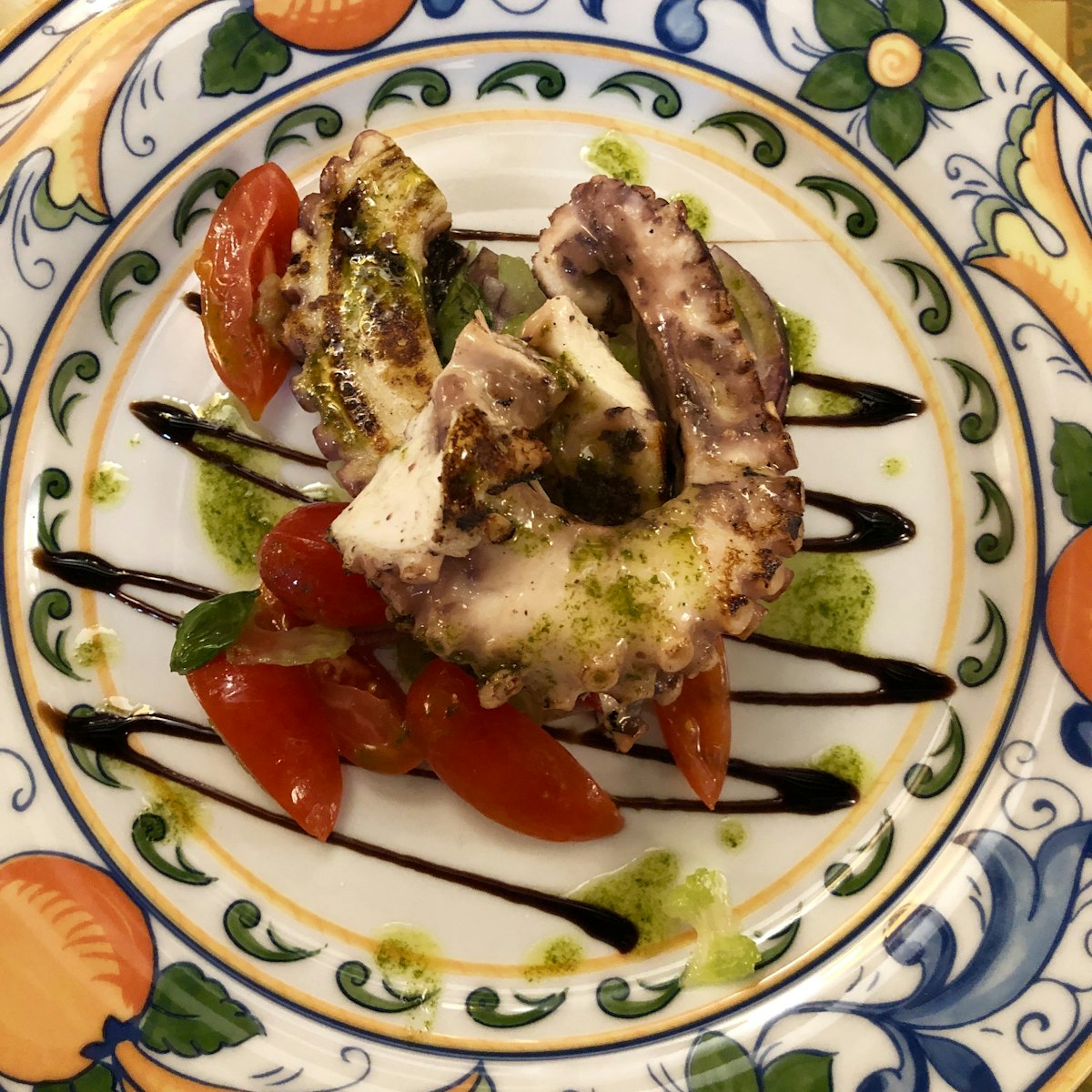 Polpo alla griglia con pomodorini, un antipasto di mare